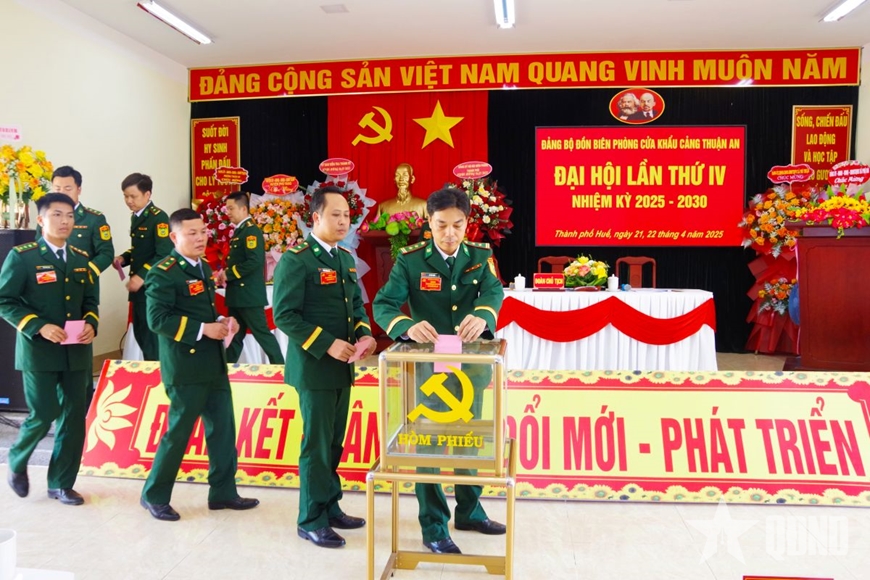 Đại hội bỏ phiếu bầu Ban Chấp hành.