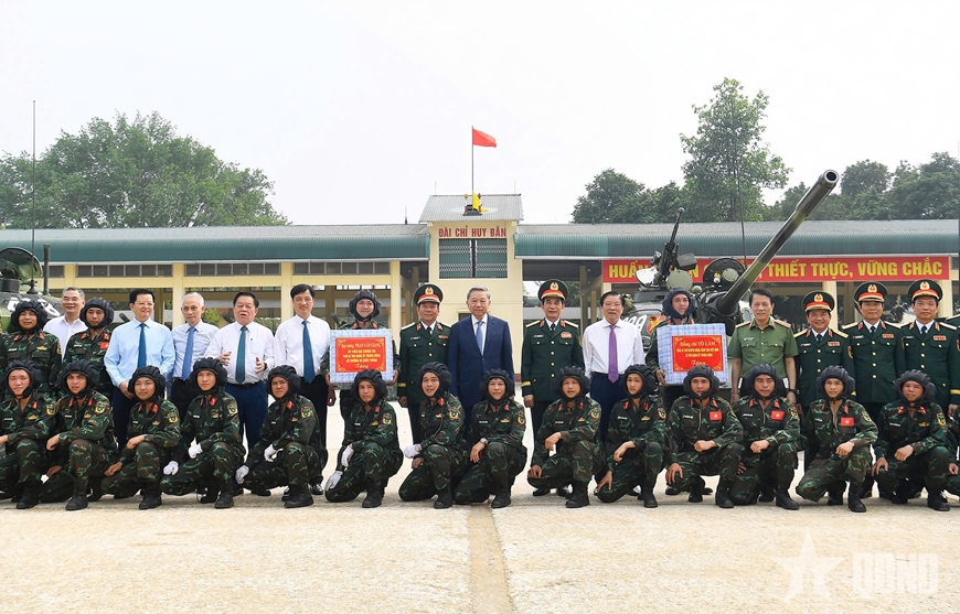 Tổng Bí thư Tô Lâm thăm và làm việc với Binh chủng Tăng thiết giáp