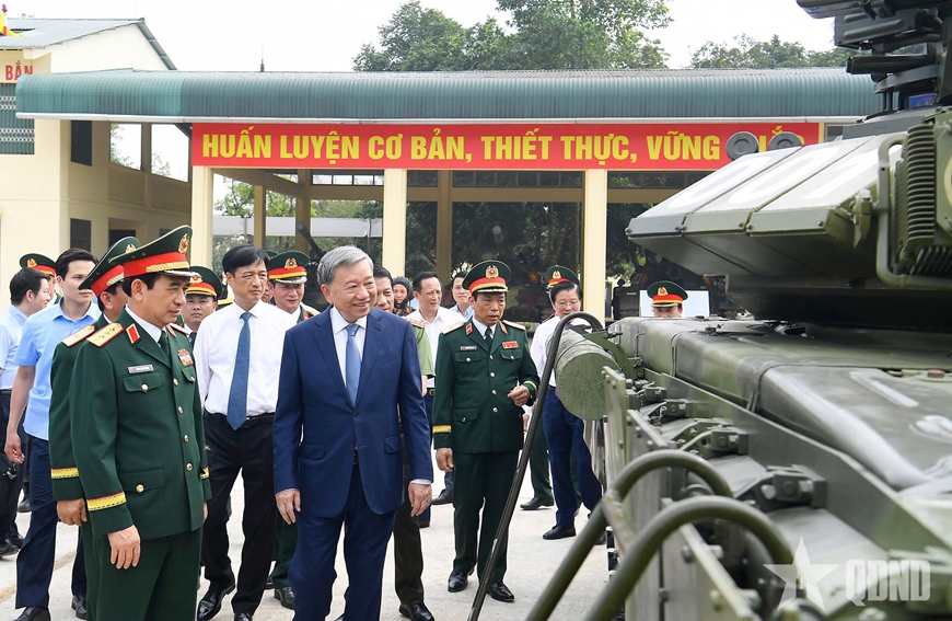 Tổng Bí thư Tô Lâm thăm và làm việc với Binh chủng Tăng thiết giáp