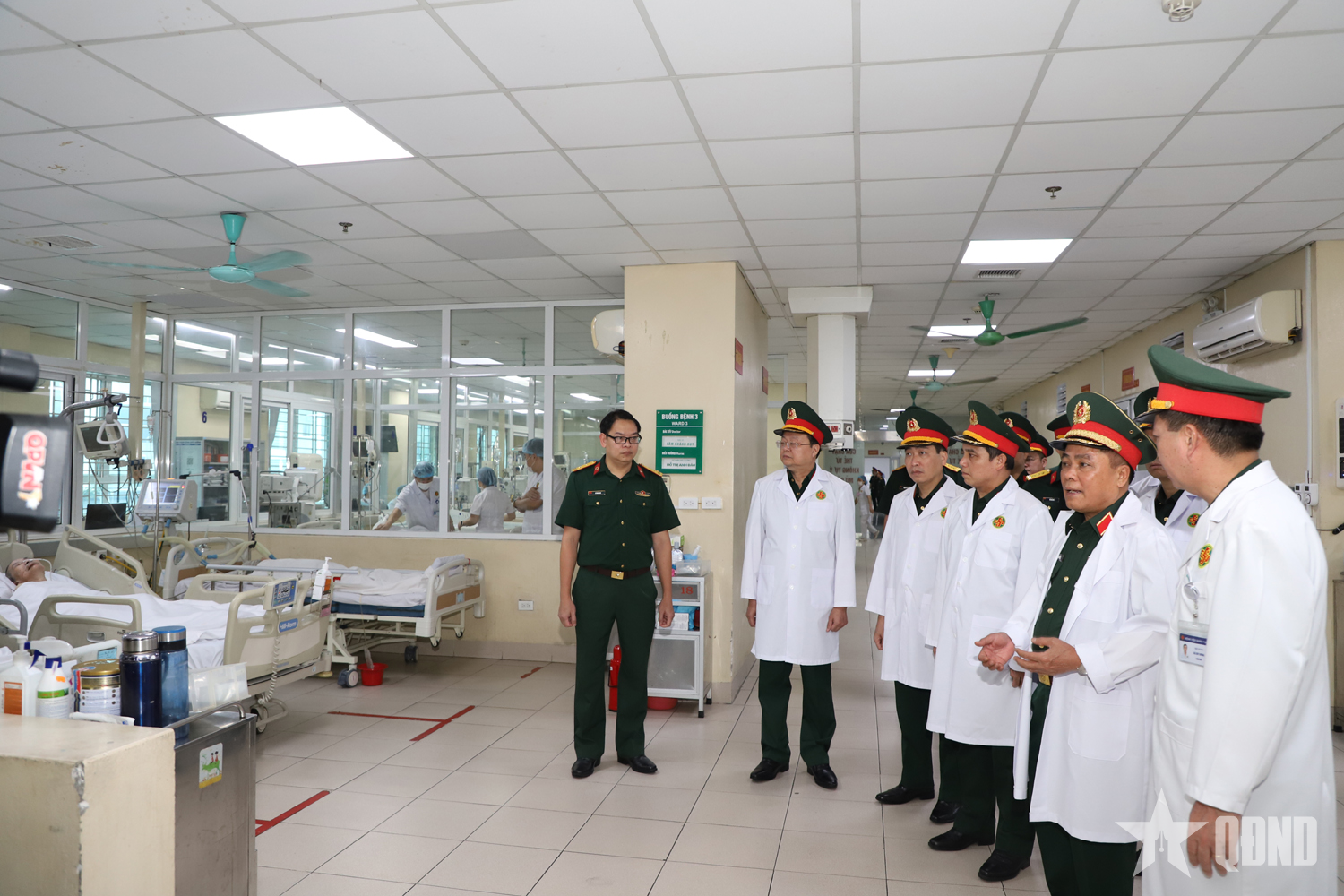 Trung tướng Trần Minh Đức làm việc với Bệnh viện Quân y 354