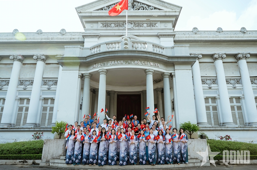 TP Hồ Chí Minh rực rỡ cờ Tổ quốc