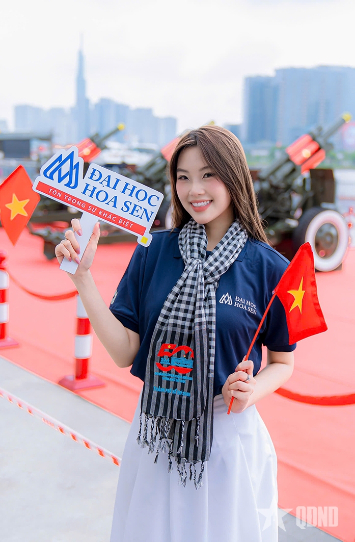 TP Hồ Chí Minh rực rỡ cờ Tổ quốc