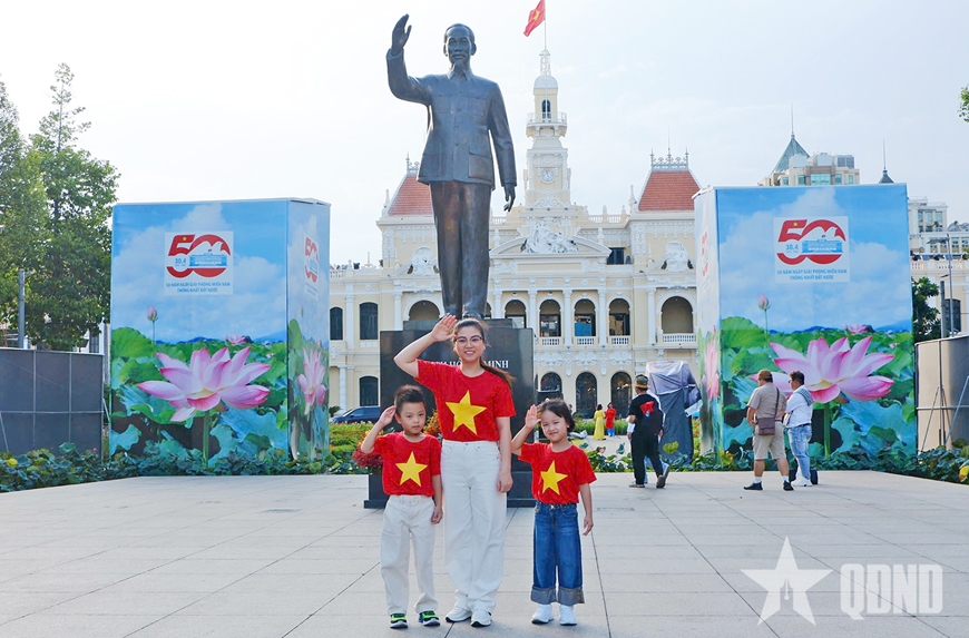 TP Hồ Chí Minh rực rỡ cờ Tổ quốc