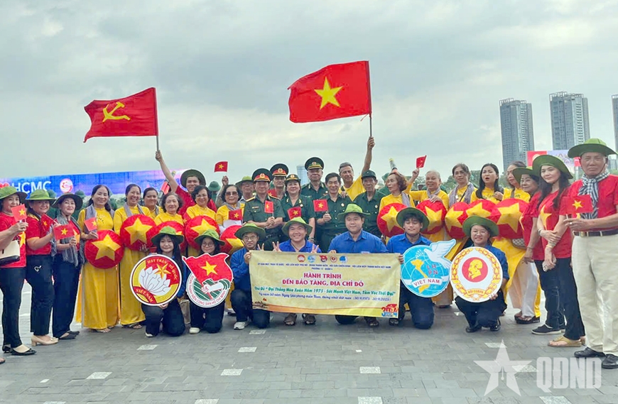TP Hồ Chí Minh rực rỡ cờ Tổ quốc
