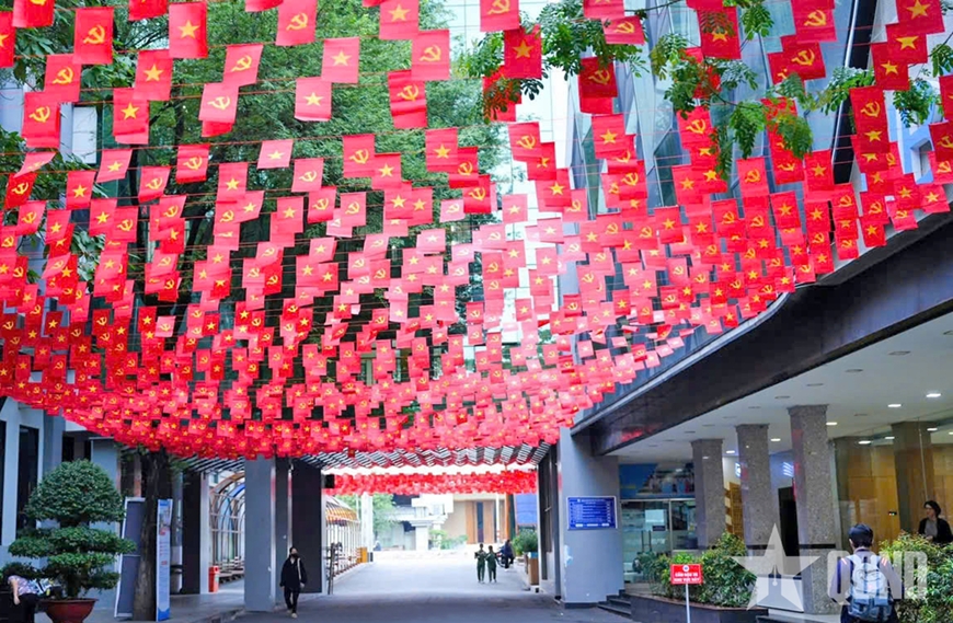 TP Hồ Chí Minh rực rỡ cờ Tổ quốc