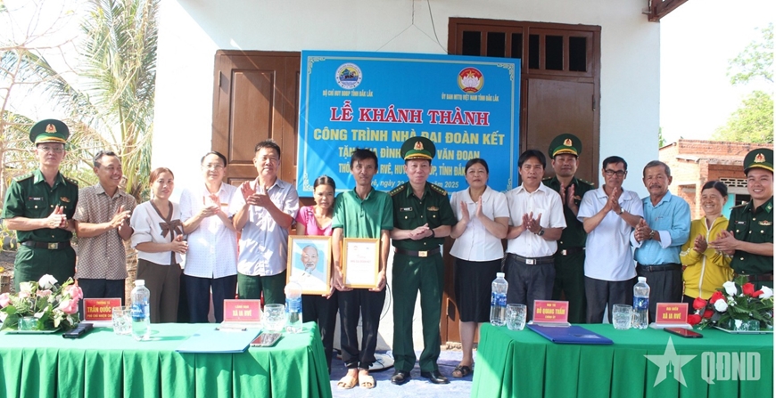 Bộ đội Biên phòng tỉnh Đắk Lắk khánh thành nhà đại đoàn kết tặng hộ nghèo