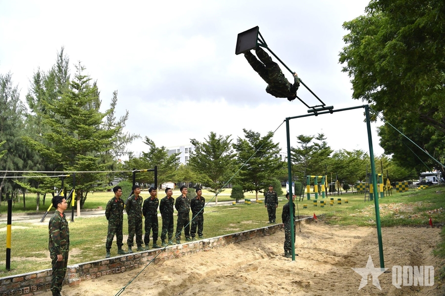 Đặc công nước khổ luyện