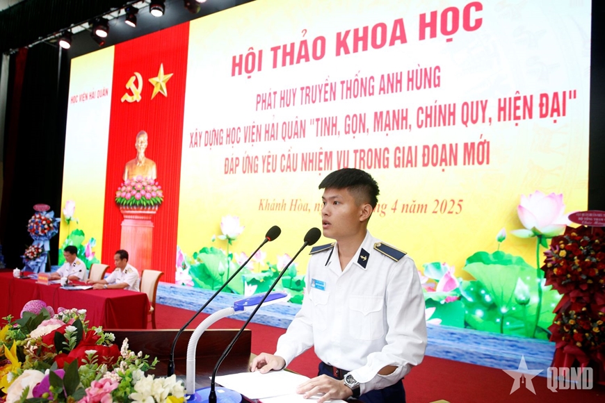 Thượng sĩ Trần Công Anh Phước, Học viên Lớp KH41B, Tiểu đoàn 1, Khóa 67 trình bày tham luận.