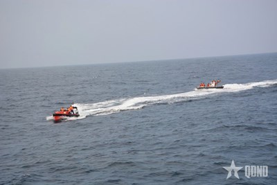 View - 	Cảnh sát biển Việt Nam và Cảnh sát biển Trung Quốc luyện tập trên biển