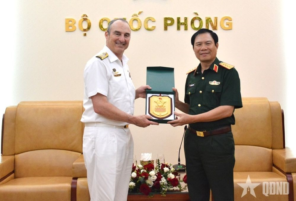 Đại tướng Nguyễn Tân Cương hội kiến Tư lệnh Lực lượng Quốc phòng Australia