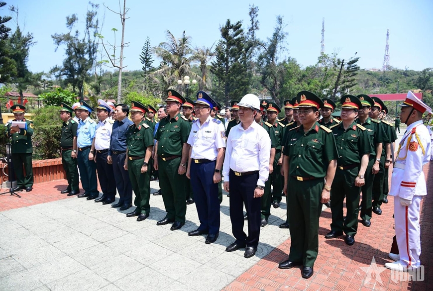 Bộ Quốc phòng khảo sát xây dựng Bạch Long Vĩ thành trung tâm kinh tế - quốc phòng Bộ Quốc phòng khảo sát xây dựng Bạch Long Vĩ thành trung tâm kinh tế - quốc phòng