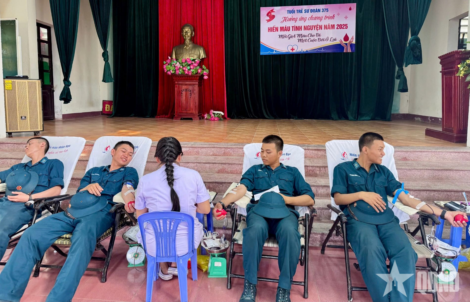 Gần 500 cán bộ, đoàn viên Sư đoàn 375 tham gia hiến máu tình nguyện 