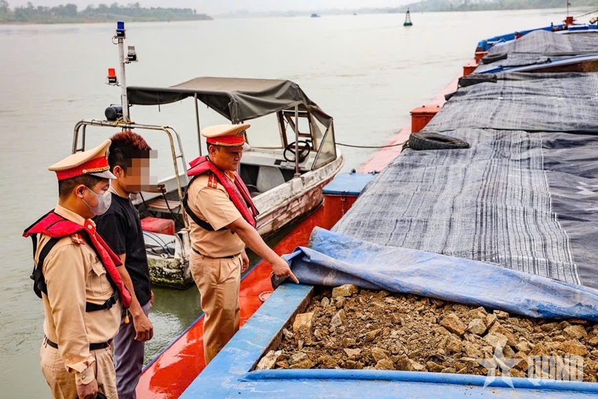 Tuần tra, xử lý vi phạm giao thông đường thủy dịp lễ