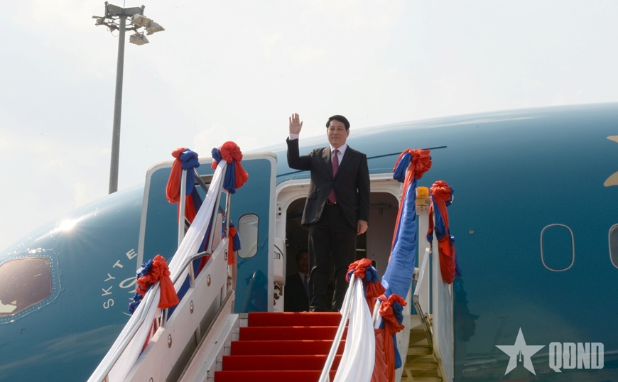Chủ tịch nước Lương Cường đến thủ đô Vientiane, bắt đầu thăm cấp Nhà nước tới Lào