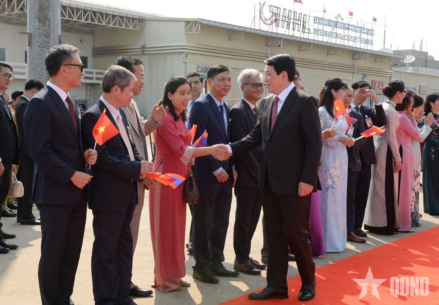Chủ tịch nước Lương Cường đến thủ đô Vientiane, bắt đầu thăm cấp Nhà nước tới Lào