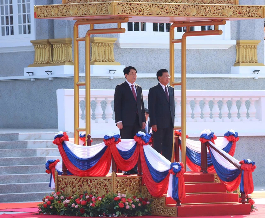Lễ đón chính thức Chủ tịch nước Lương Cường thăm cấp Nhà nước tới Lào