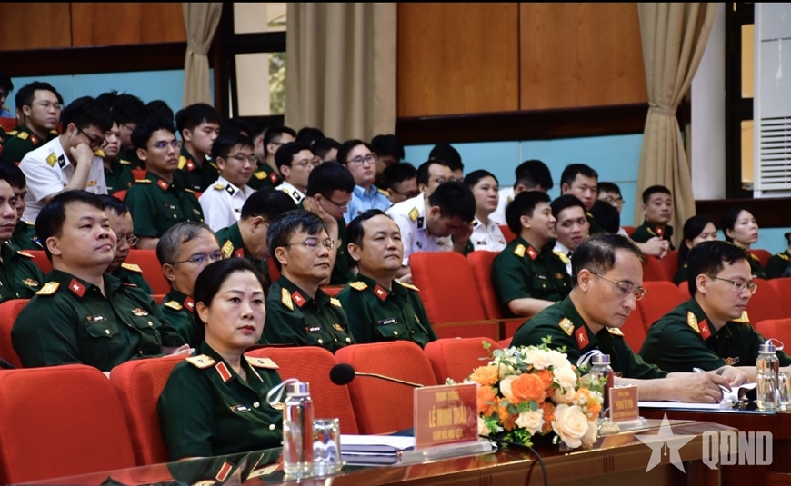 Các đại biểu dự hội nghị.