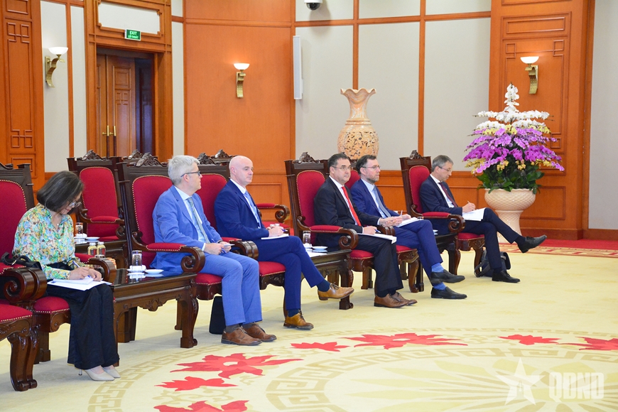 Tổng Bí thư Tô Lâm tiếp Đại sứ Liên minh châu Âu Julien Guerrier