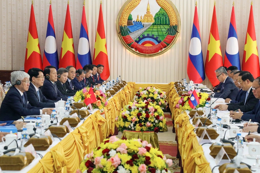 Chủ tịch nước Lương Cường hội kiến Thủ tướng Chính phủ Lào Sonexay Siphandone