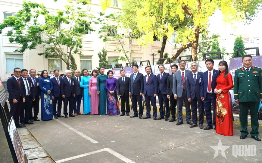 Chủ tịch nước Lương Cường thăm Đại sứ quán Việt Nam tại Lào