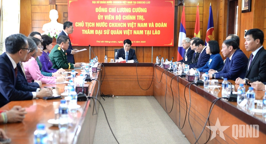 Chủ tịch nước Lương Cường thăm Đại sứ quán Việt Nam tại Lào