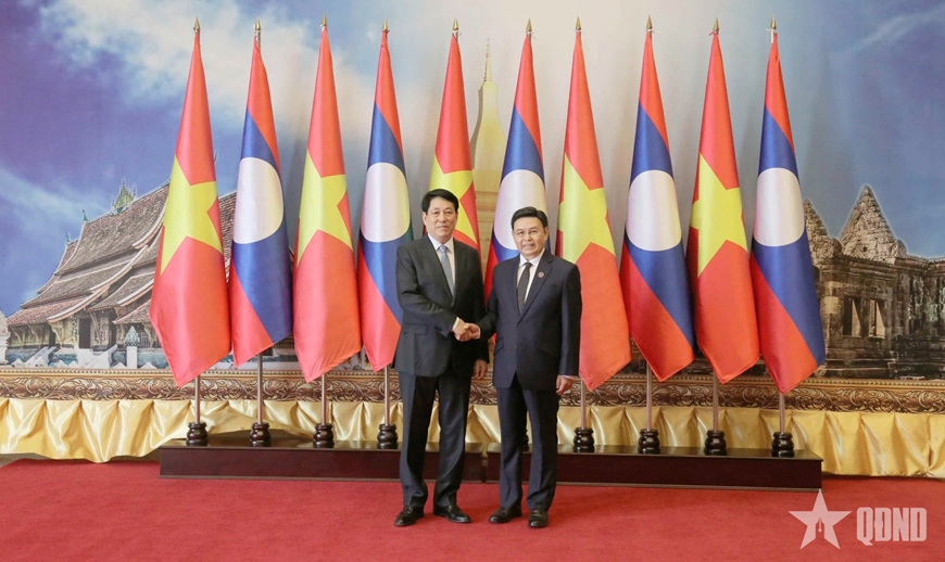 Chủ tịch nước Lương Cường hội kiến Chủ tịch Quốc hội Lào Saysomphone Phomvihane