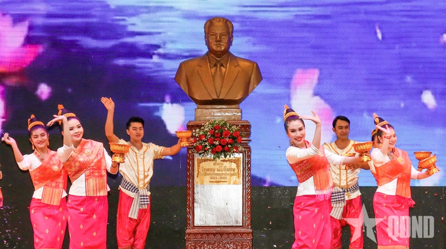 Chủ tịch nước Lương Cường dự Giao lưu hữu nghị Việt - Lào