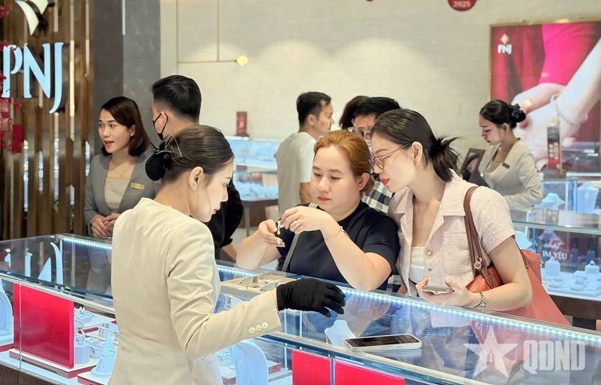 Giá vàng hôm nay (25-4): Bật tăng nửa triệu đồng mỗi lượng