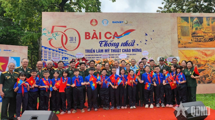 Triển lãm “Bài ca thống nhất” tái hiện ký ức hào hùng của dân tộc