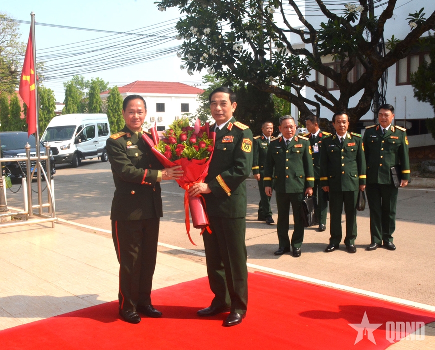 Đại tướng Phan Văn Giang gặp Bộ trưởng Bộ Quốc phòng Lào