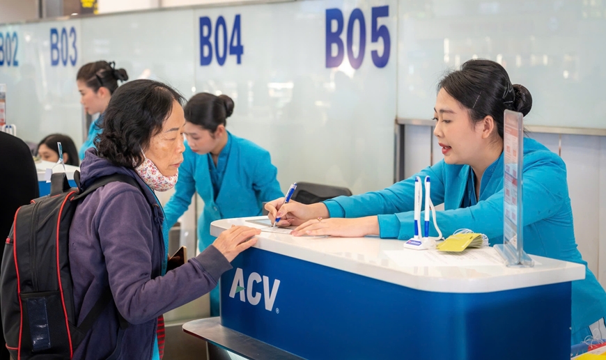 Sân bay Nội Bài dự kiến đón hơn 100.000 lượt khách/ngày dịp cao điểm nghỉ lễ 30-4, 1-5