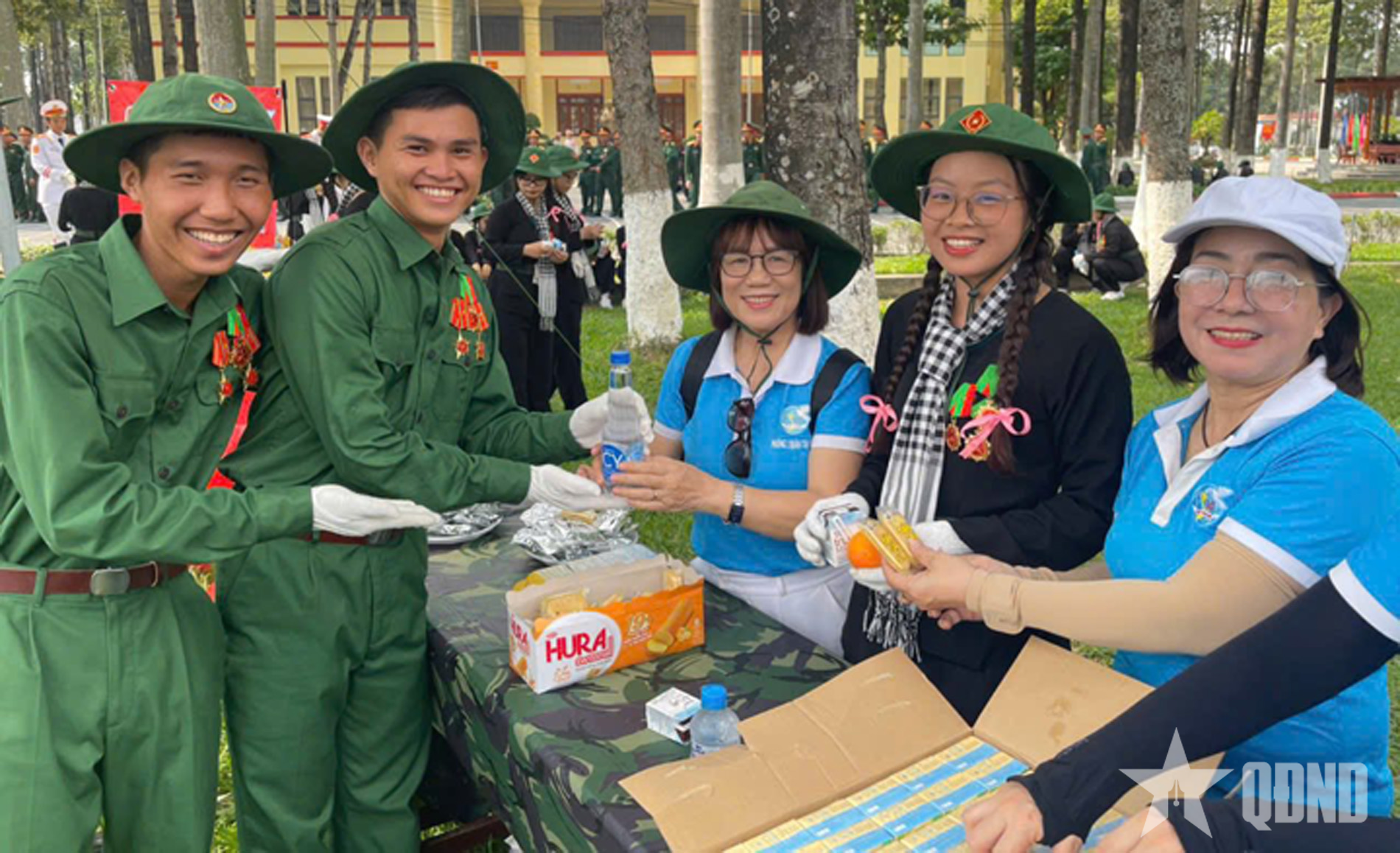 TP Hồ Chí Minh tiếp sức cho cán bộ, chiến sĩ diễu binh, diễu hành