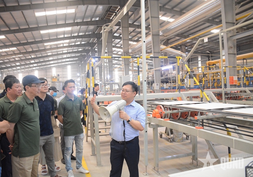 Đưa nghệ thuật thăng hoa từ đất vào không gian sống