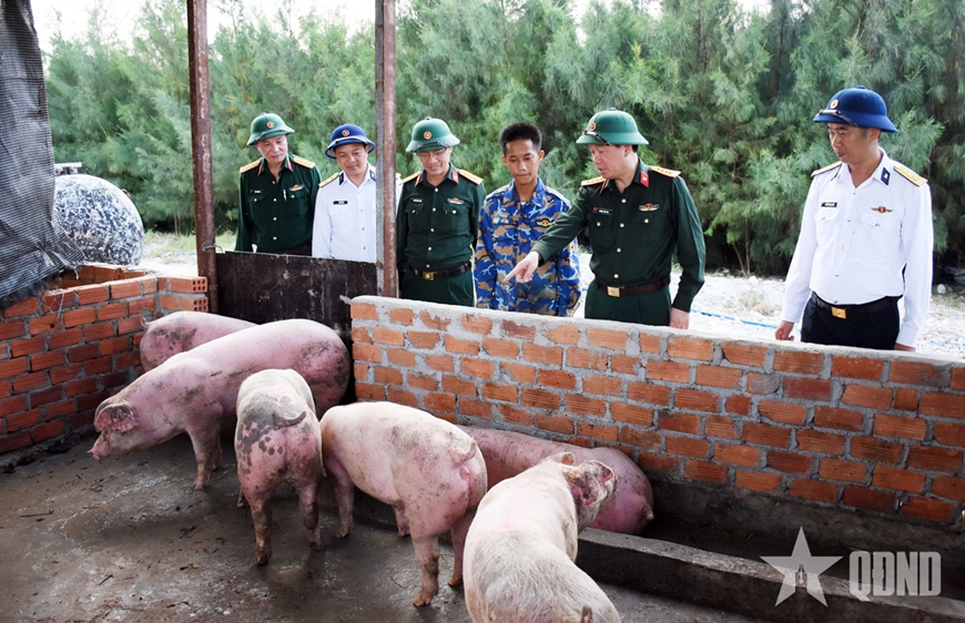 Tăng gia sản xuất trên quần đảo Trường Sa Tăng gia sản xuất trên quần đảo Trường Sa