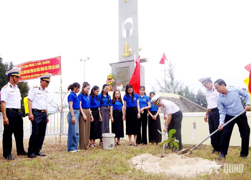 Vùng 3 Hải quân tôn tạo, chỉnh trang Tượng đài Chiến thắng Cửa Việt