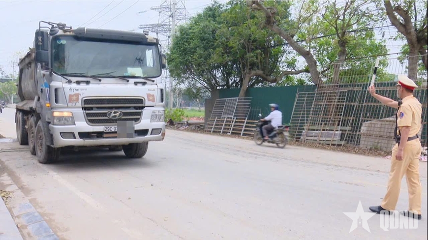 Tăng cường xử lý vi phạm trật tự, an toàn giao thông tuyến đường liên xã