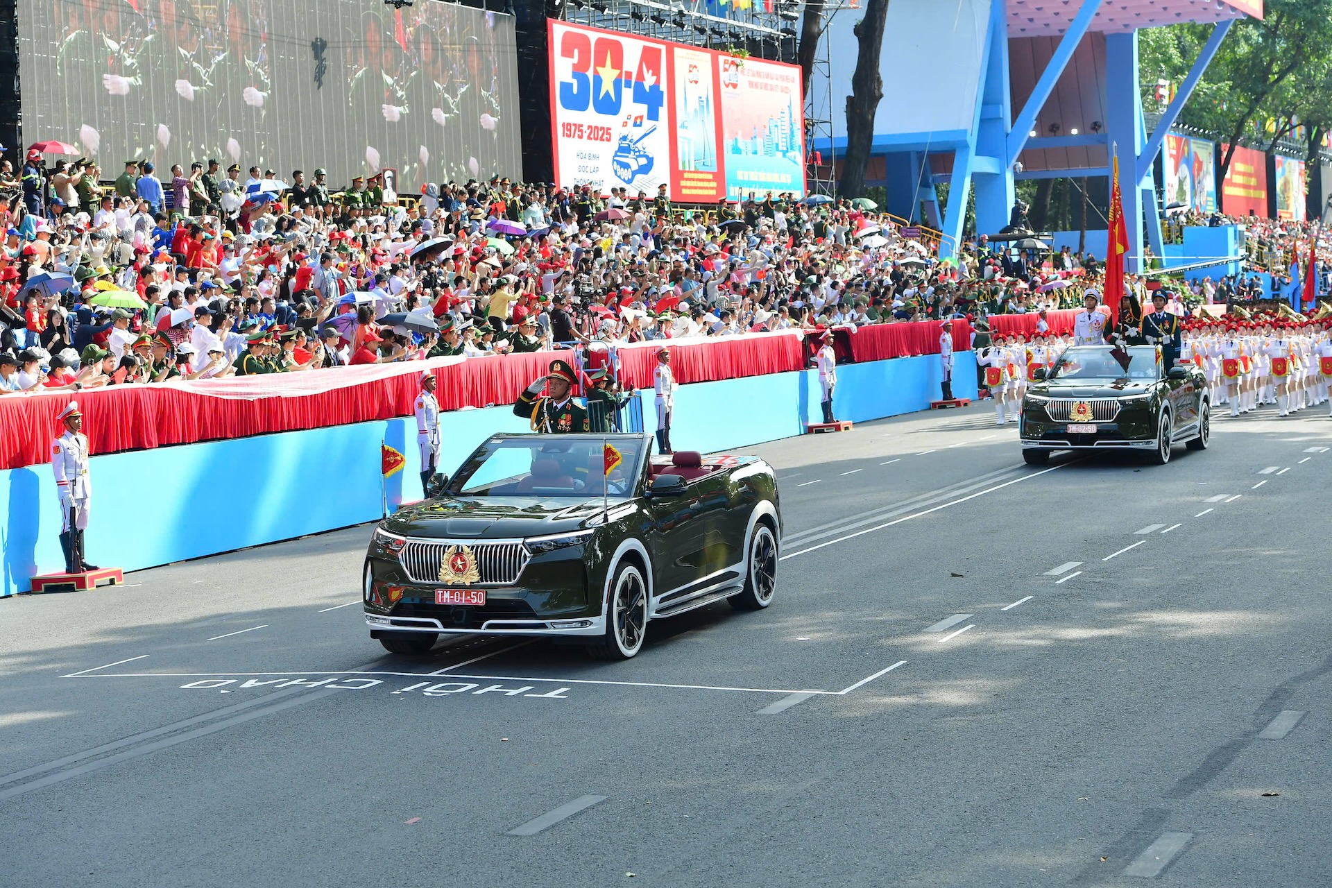 VinFast VF 9 mui trần phục vụ diễu binh, diễu hành kỷ niệm 50 năm Ngày Giải phóng miền Nam, thống nhất đất nước