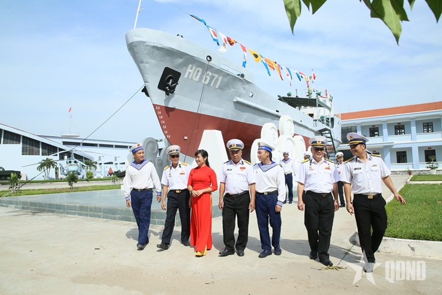Con tàu 2 lần được tuyên dương Anh hùng