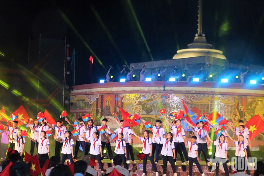 Lãnh đạo Đảng, Nhà nước dự Cầu truyền hình kỷ niệm 50 năm Ngày Giải phóng miền Nam, thống nhất đất nước