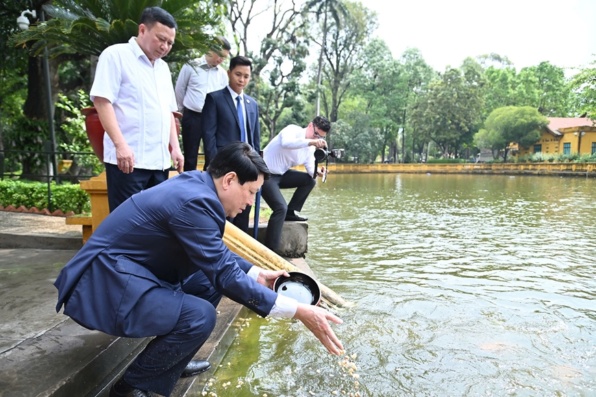 Chủ tịch nước Lương Cường thăm Khu di tích Chủ tịch Hồ Chí Minh