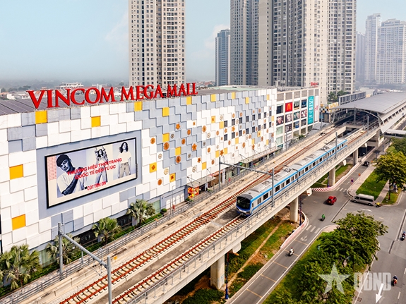 Vincom stirs up the April 30 and May 1 holidays with an unprecedented 