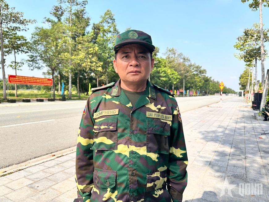 Thắm tình hữu nghị Việt Nam-Lào