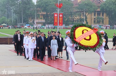 View - 	Thủ tướng Nhật Bản và phu nhân vào Lăng viếng Chủ tịch Hồ Chí Minh