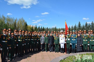 View - 	Đại sứ Việt Nam tại Nga thăm đoàn QĐND Việt Nam tham gia duyệt binh