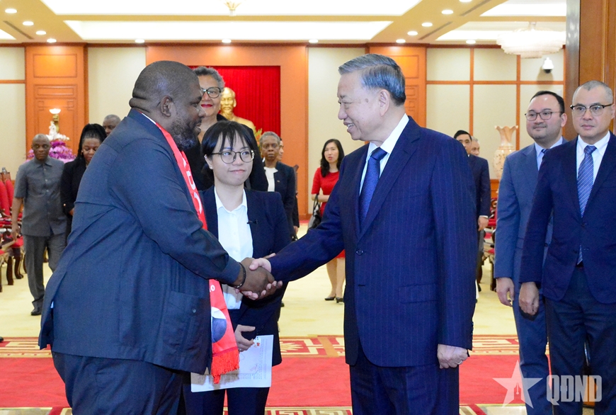 Tổng Bí thư Tô Lâm tiếp Tổng Thư ký Đảng Mặt trận giải phóng Mozambique