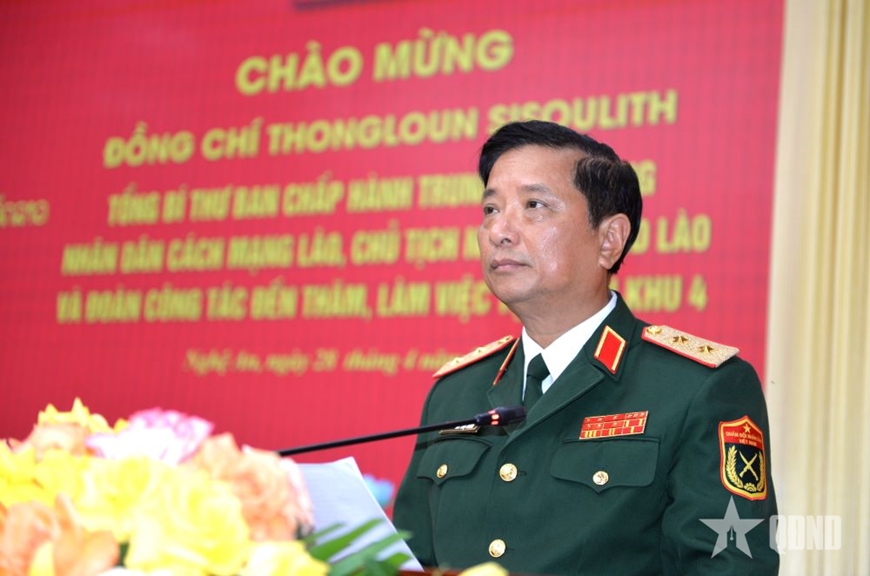 Tổng Bí thư, Chủ tịch nước Lào thăm, làm việc tại Bộ tư lệnh Quân khu 4