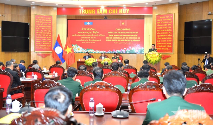 Tổng Bí thư, Chủ tịch nước Lào thăm, làm việc tại Bộ tư lệnh Quân khu 4