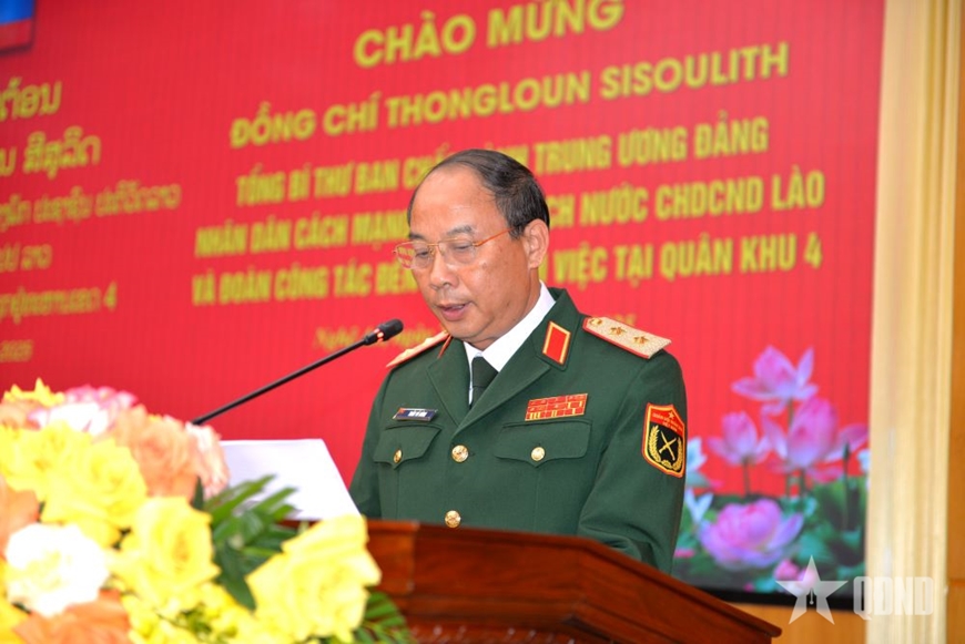 Tổng Bí thư, Chủ tịch nước Lào thăm, làm việc tại Bộ tư lệnh Quân khu 4