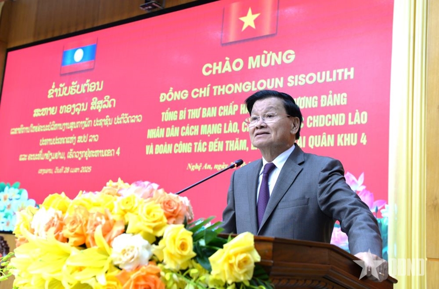 Tổng Bí thư, Chủ tịch nước Lào thăm, làm việc tại Bộ tư lệnh Quân khu 4