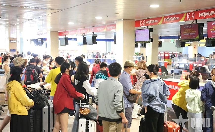 Sân bay Tân Sơn Nhất dự kiến đón hơn 100.000 khách/ngày trong dịp lễ 30-4